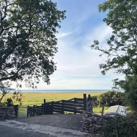 Beachcomber's Paradise Lodge